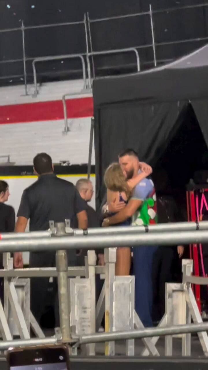 El primer beso público de Taylor Swift con su novio