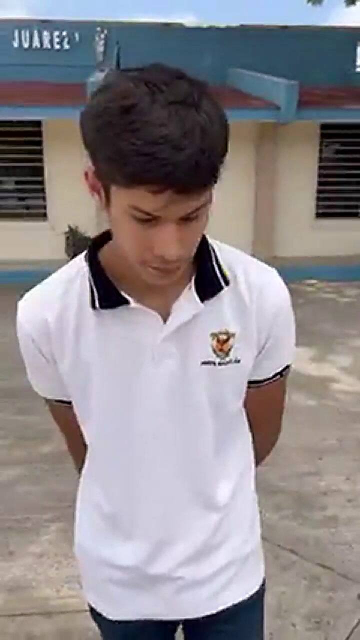 Joven humilló a su compañero porque sus tenis eran piratas