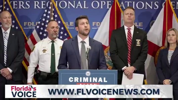 James Uthmeier encabezó una conferencia de prensa para informar sobre la confena