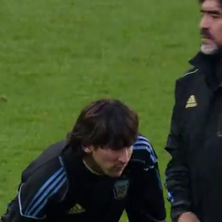 El video de Maradona y Messi que compartió la cuenta de la FIFA y se hizo viral: “Mostrame qué es el fútbol sin decirlo”