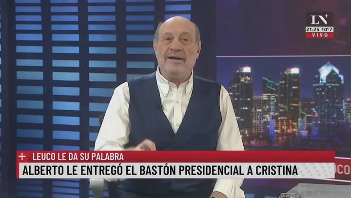 Alberto le entregó el bastón Presidencial a Cristina. Leuco le da su palabra.