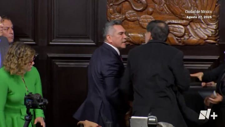 Senadores mexicanos se enfrentan a golpes tras debate sobre EEUU