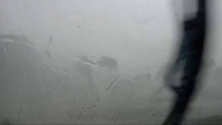 Un hombre en su auto fue testigo de cómo un tornado tocaba tierra en North Palm Beach