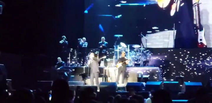 El enfado de Luis Miguel y el desconcierto de los espectadores en pleno show - Fuente: Twitter