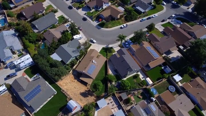 Trailer Oficial del documental The House From...