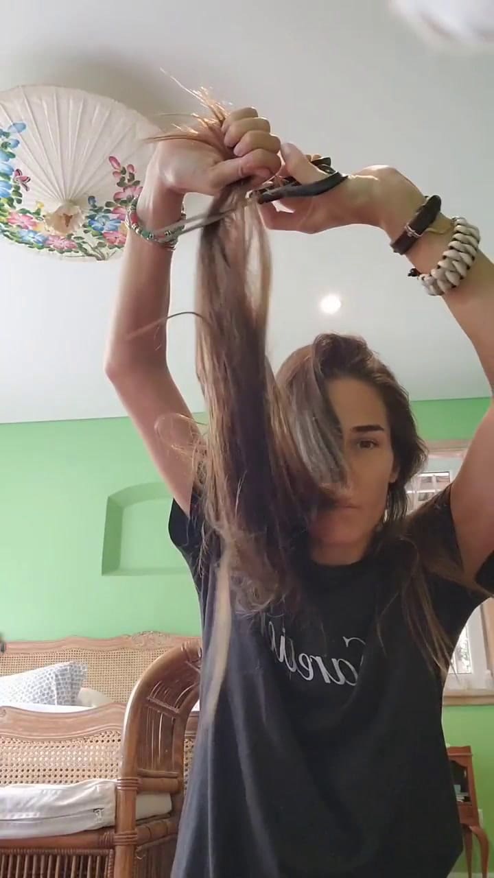 El corte de pelo de Juana Viale en apoyo a las mujeres iraníes