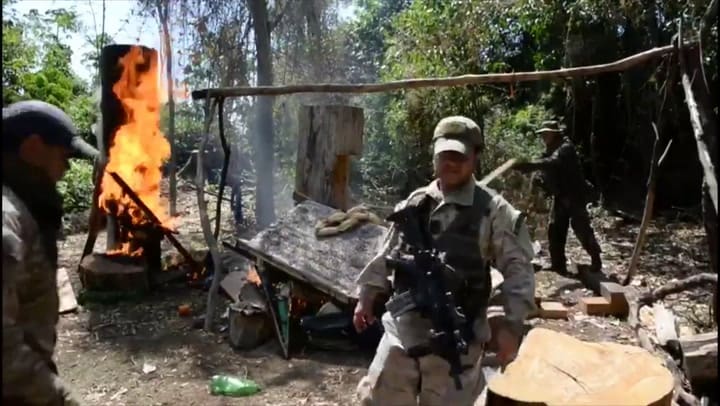 Quemaron los restos del campamento narco