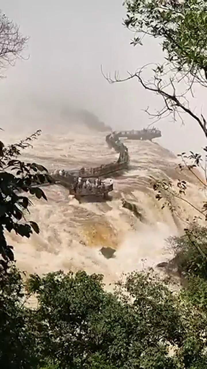 La crecida del Río Iguazú provocó el cierre de los circuitos