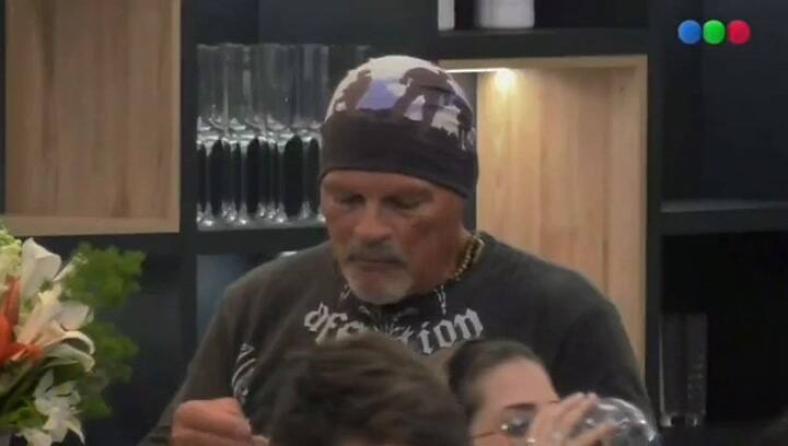 Ángel De Brito compartió un fragmento de Gran Hermano donde se hace referencia a un celular