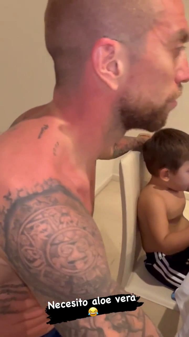 “Papu” Gómez mostró cómo le quedo el cuerpo después de la caravana de la Selección