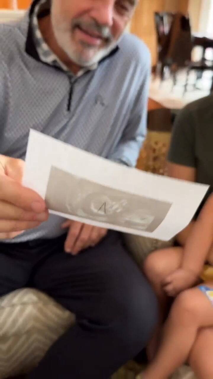 El abuelo de la familia se quedó sin palabras al conocer la noticia