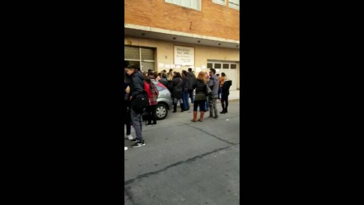 Manifestación en el Instituto San José de Liniers para exigir medidas contra los curas involucrados