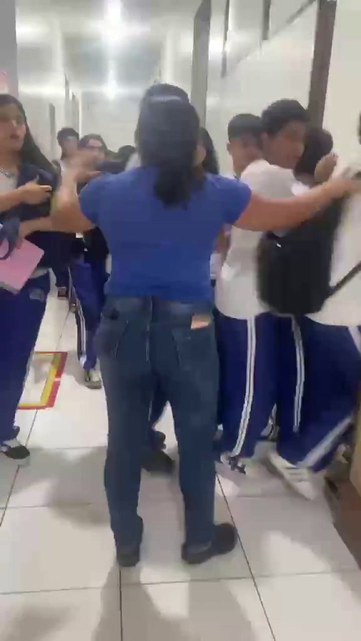 Un estudiante entró armado a una escuela en Brasil, mató a dos empleados y dejó varios compañeros heridos