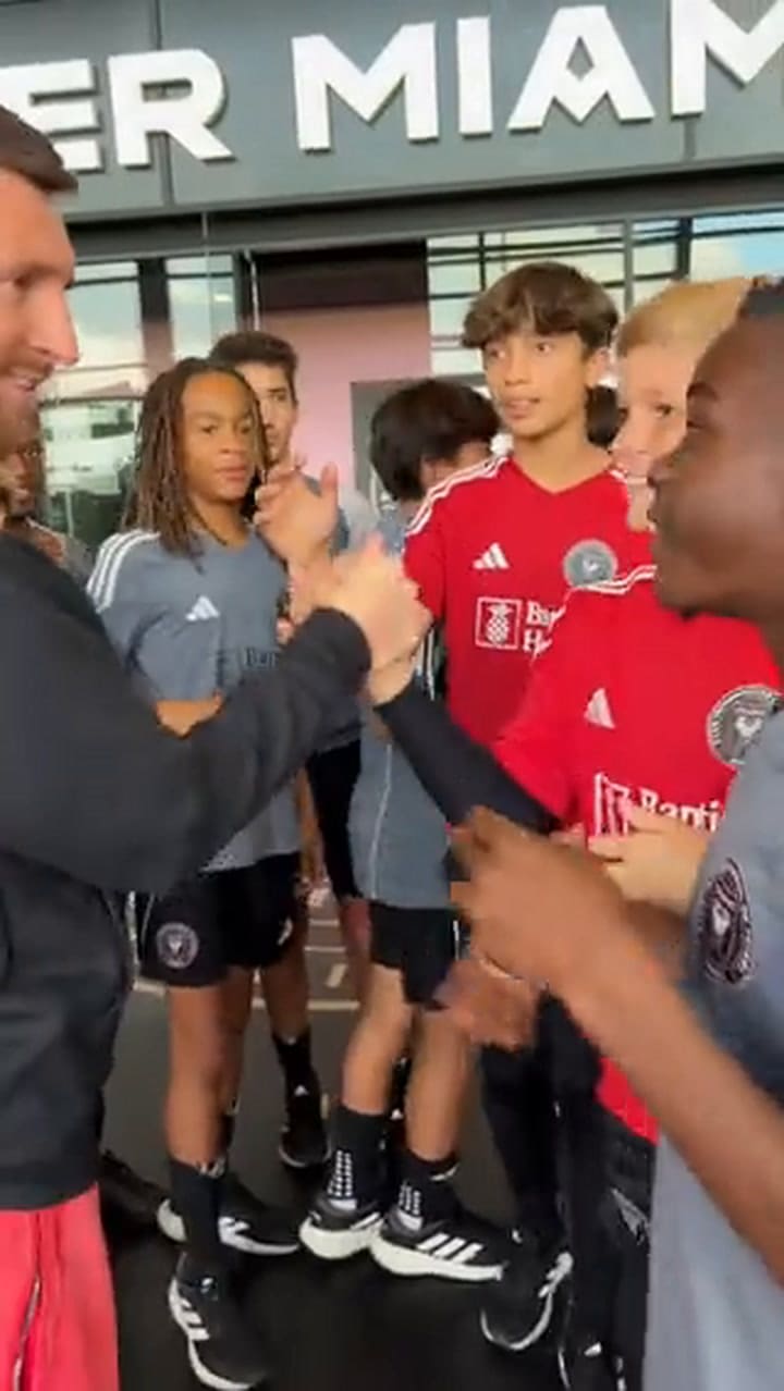 Lionel Messi visitó las inferiores del Inter Miami con su octavo Balón de oro