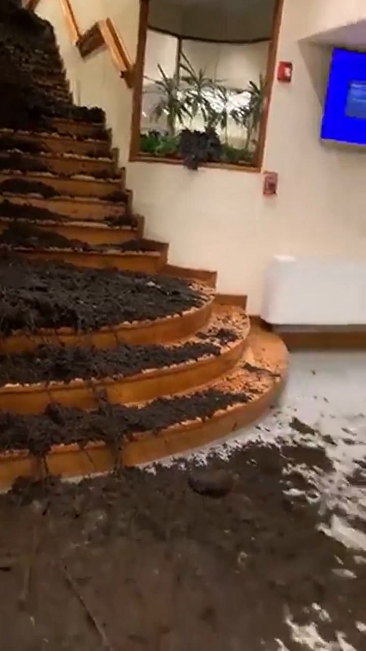 Un muerto tras un alud que entró en un hotel en Bariloche