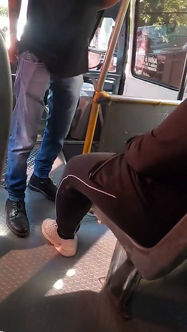 Así es como un asaltante pretendía robar y una mujer lo frenó de inmediato