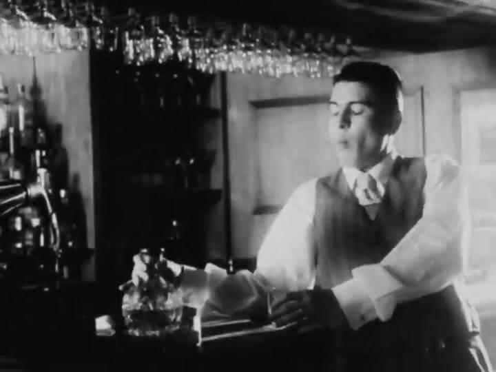 YSY A - Traje unos Tangos. Fuente: Youtube