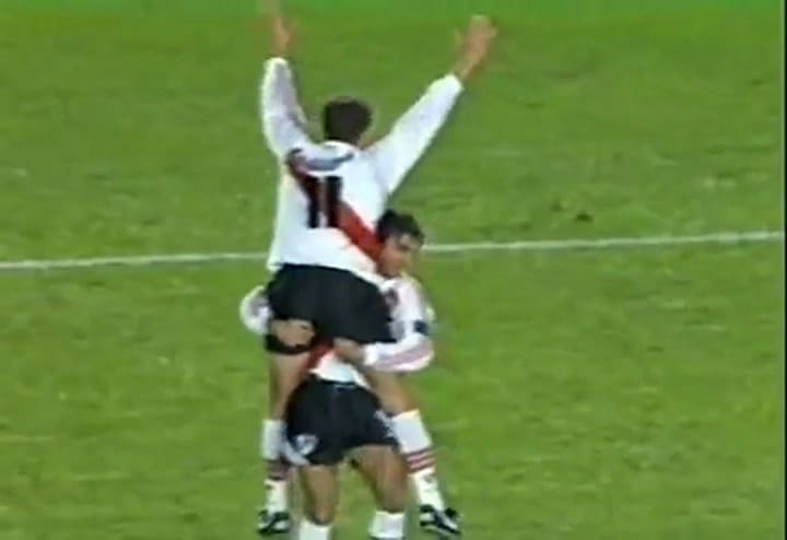 Gol de chilena de Hernán Crespo