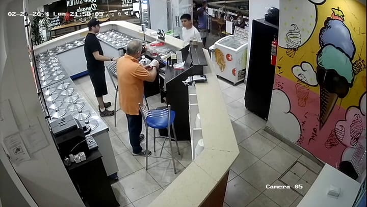Feroz enfrentamiento entre los empleados de una heladería y dos “vendedores ambulantes” en Palermo