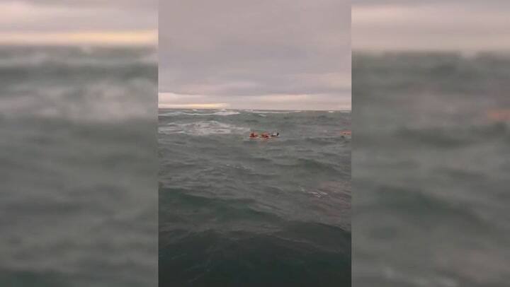 Rescate de un kayakista por parte de la Prefectura