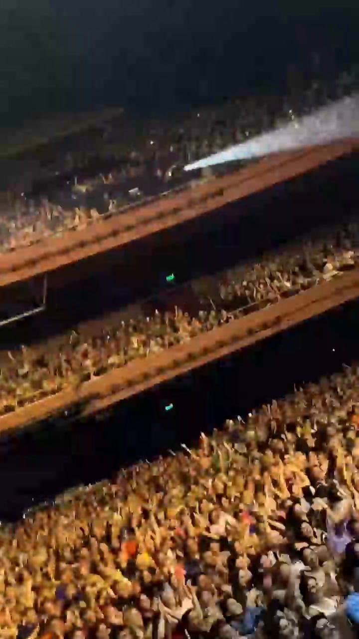 Nicolás le dio un beso a Nati en el Gran Rex