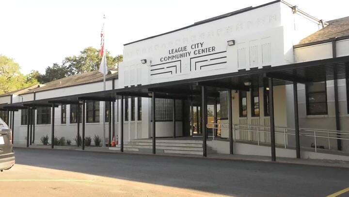 El increíble hallazgo del bolso de una adolescente de 1950 que revela cómo era su vida