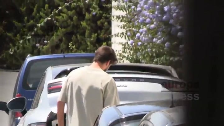 Un video muestra la tensa relación entre Shakira y Piqué cuando él va por sus hijos