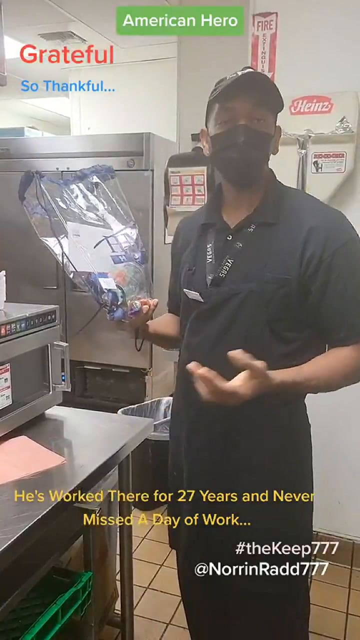 Los regalos que recibió Ford tras jubilarse de la empresa luego de cumplir con sus tareas por 27 año