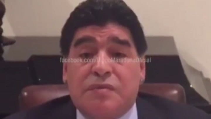 Maradona hacia la reina