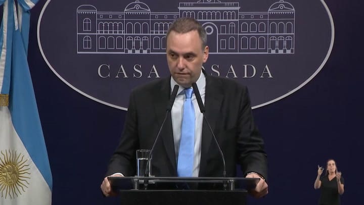 Adorni anunció un proyecto para eliminar las PASO