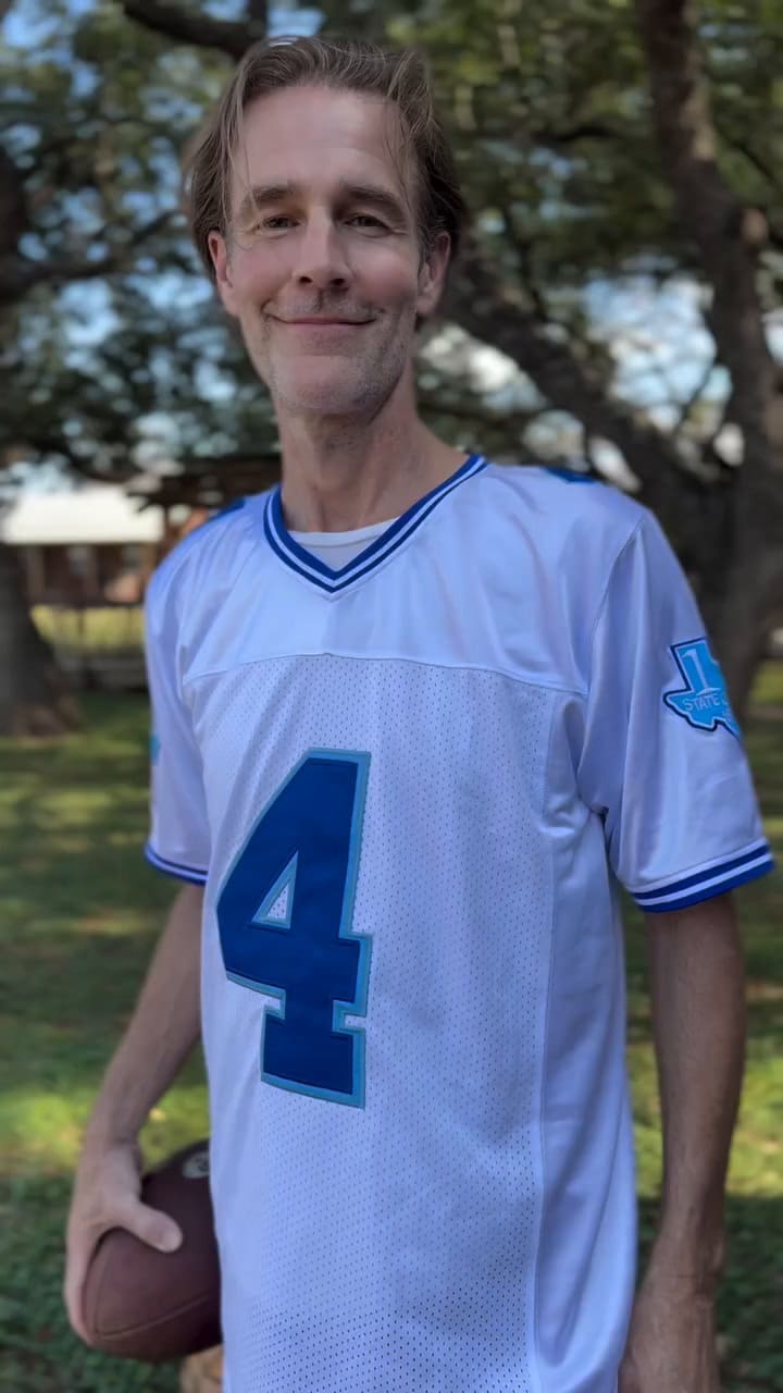 James Van Der Beek lanza camisetas de Varsity Blues para recaudar fondos para su tratamiento contra el cáncer