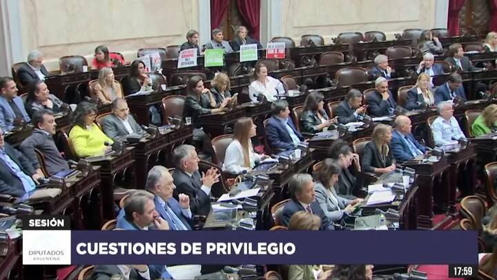 Hay 131 diputados sentados y Martínez pide a Menem que no dilate la votación
