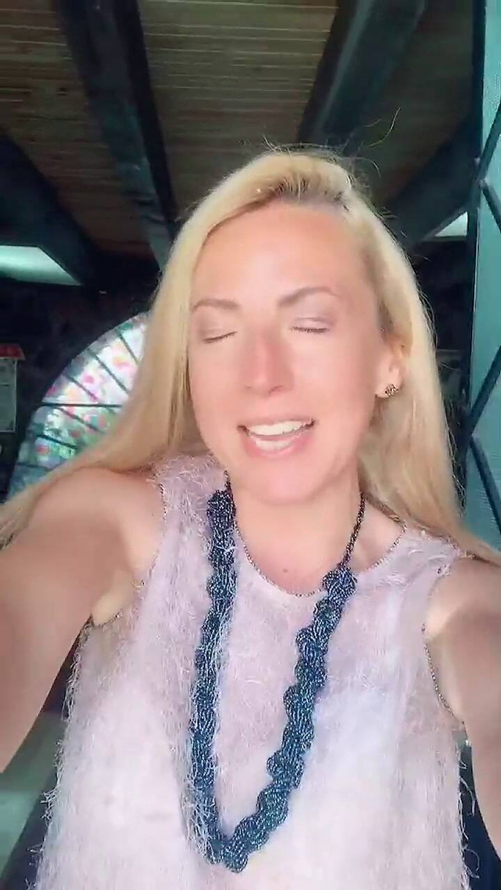 Mafe Walker es una influencer que supuestamente habla extraterrestre