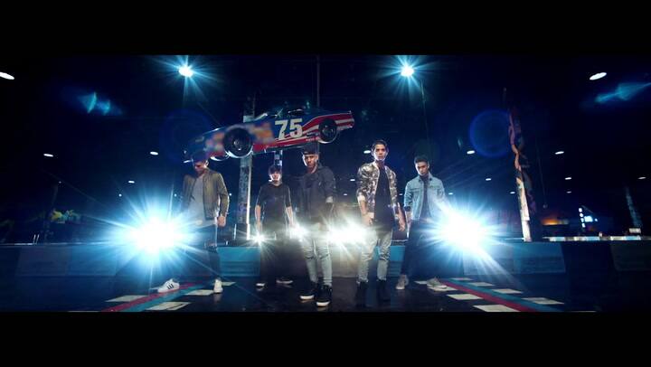 CNCO - 'Reggaeton lento (Bailemos)'