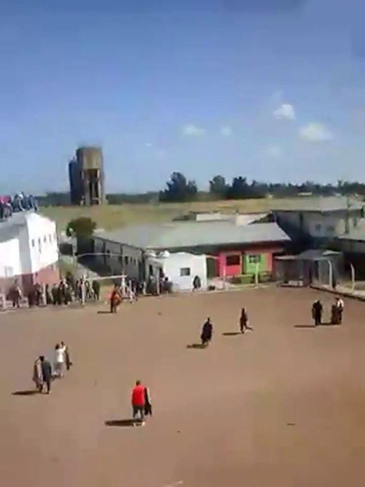 Coronavirus. Presos tomaron rehenes en las protestas por la suspensión de visitas - Video 1