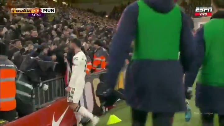 El golazo de Lisandro Martínez ante Liverpool en la Premier