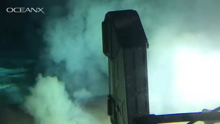 El tiburón que captó un submarino y dejó sorprendido a todos