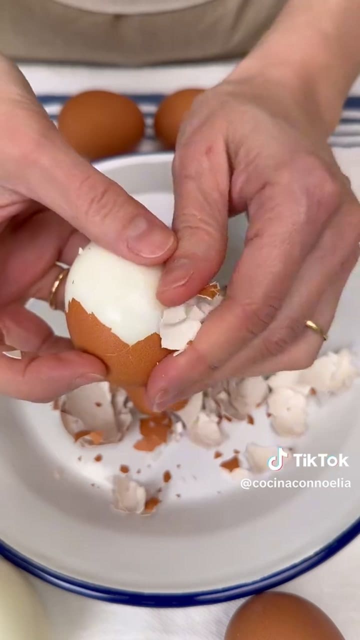 Cómo hacer huevos rellenos para Navidad