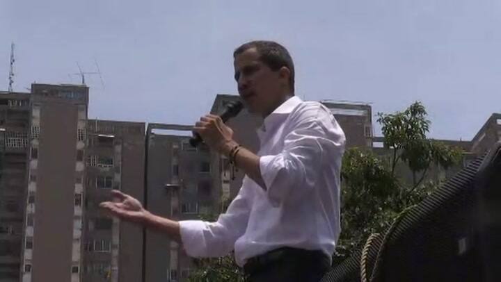 Guaidó dice que acompañará paros escalonados de funcionarios públicos venezolanos - Fuente: AFP