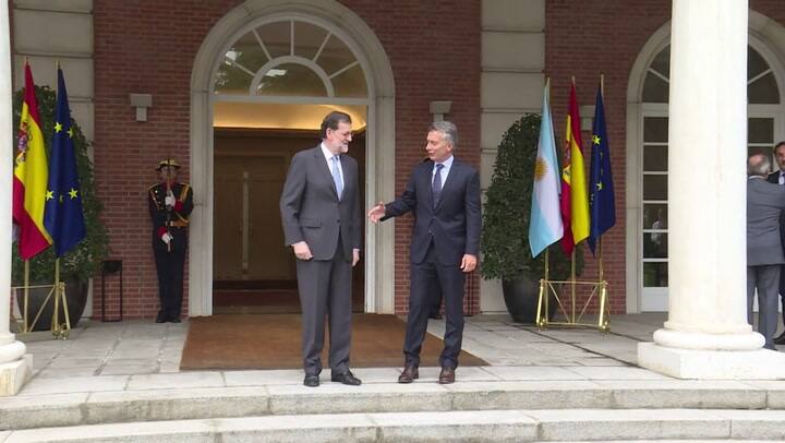 Rajoy pide comprensión ante reformas de Macri en Argentina - Fuente AFP