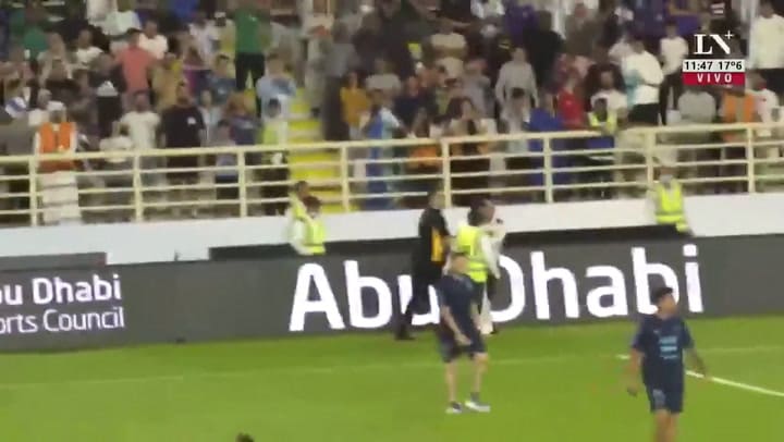 Dos hinchas se metieron en el entrenamiento de la selección