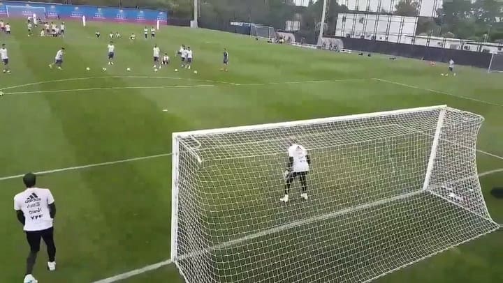 La zurda de Messi, en acción - Fuente: AFA