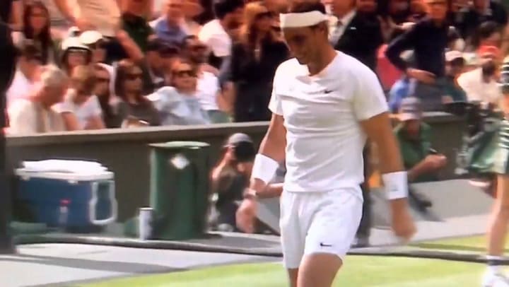 Nadal siente dolores en el primer set, su padre y su hermana hicieron gestos para que deje de jugar