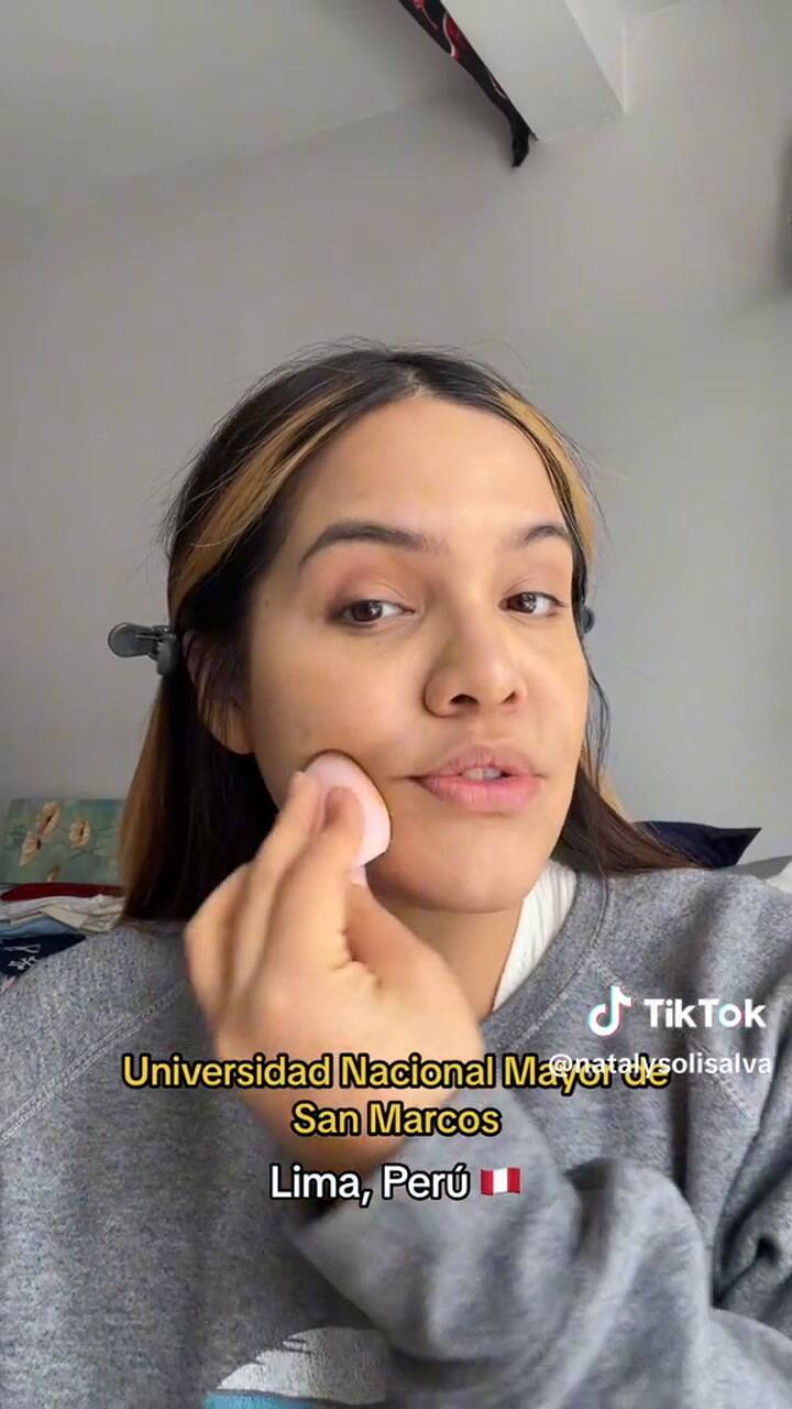 Es latina, tiene visa y revela cómo conseguir tu licencia de conducir y ID card