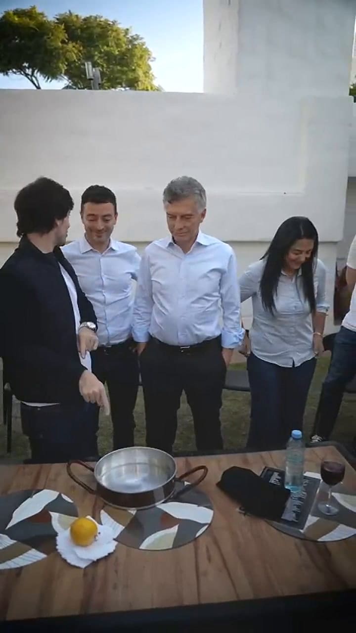 Mauricio Macri acompañó a De Loredo en Córdoba y se mostró con un mago