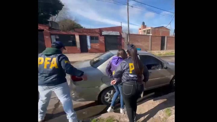 Detuvieron al líder y a nueve cómplices en una serie de allanamientos en el sur del Gran Buenos Aires