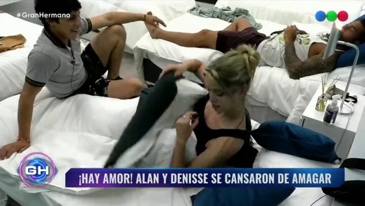 Nace El Amor En Gran Hermano Dos Participantes Dieron Su Consentimiento Para Dormir Juntos - Infobae