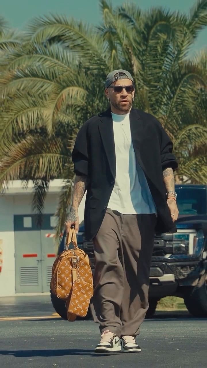 … @Nicolasotamendi30