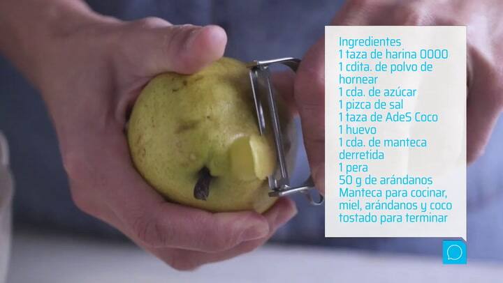 Paso a paso pancakes de pera, coco y arándanos