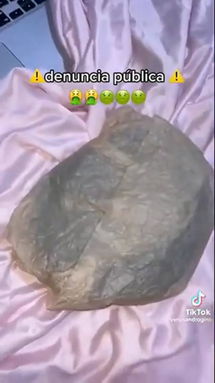 Un tiktoker se mostró indignado al recibir tortillas en color azul en su visita a México